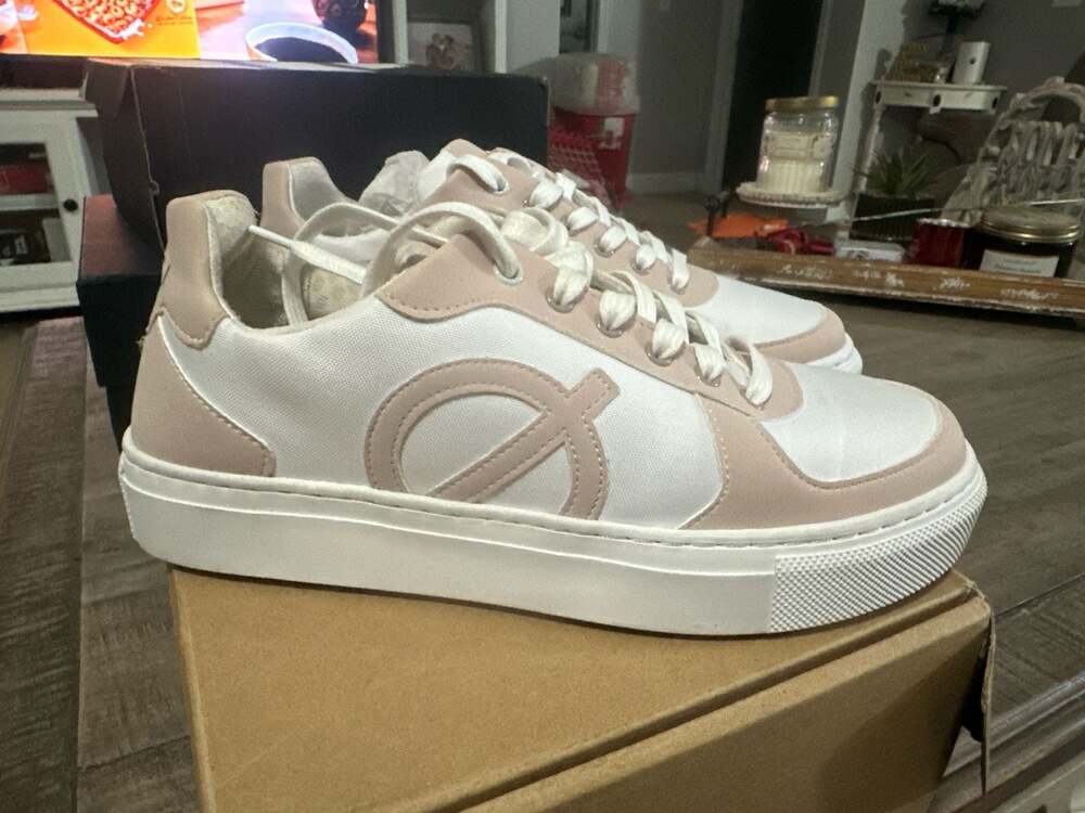 LØCI Seven Vegan Recycled Sneakers in White/Beige
